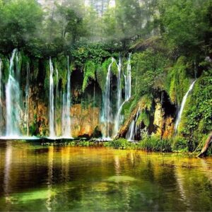 Diamond Painting - Waterval in groen bos voorbeeldafbeelding van het volledige ontwerp
