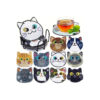 Tien ronde diamond painting onderzetters met verschillende kattenmotieven en een zwarte houder