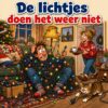 Cartoon van een man verstrikt in een kluwen kerstverlichting die half brandt, met de tekst De lichtjes doen het weer niet