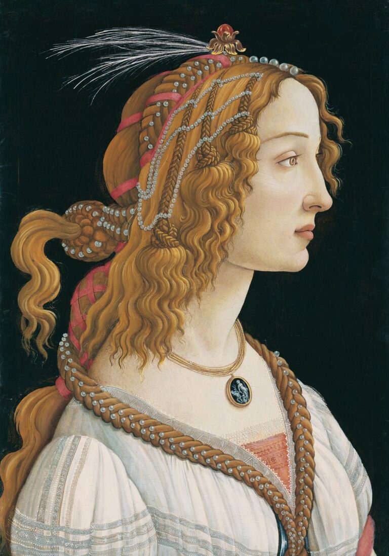 Portret van een jonge vrouw van Sandro Botticelli: een vrouw in profiel met lang goudblond gevlochten haar en parels, tegen een donkere achtergrond