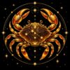 Diamond painting ontwerp: sterrenbeeld Kreeft, een gouden krab met amberkleurige scharen waar de sterrenlijnen dwars doorheen lopen, in goud op zwart met sterrenlijnen