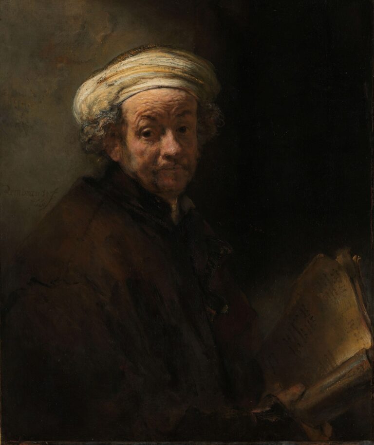 Zelfportret als de apostel Paulus van Rembrandt: Rembrandt met een witte tulband en een bundel papier tegen een donkere achtergrond